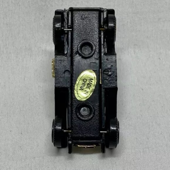 Die-cast 1:64 Classic Car Model White Mint Vintage Hong Kong - Picture 5 of 6